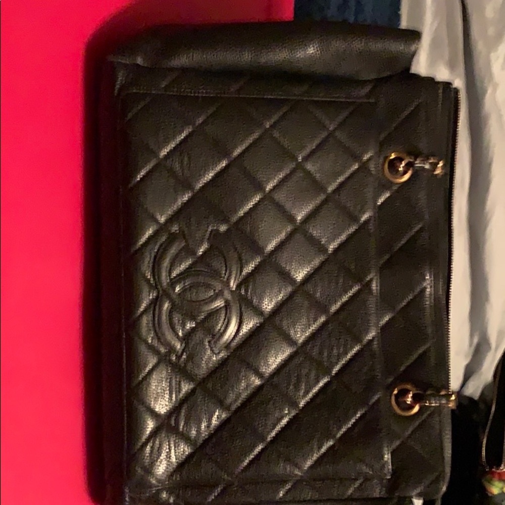 VINTAGE CAVIER CHANEL HANDBAG FROM THE 90’s